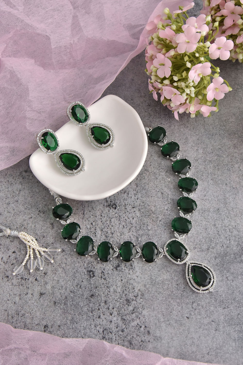 Buy Green emerald stone embellished necklace set by Swabhimann Jewellery at Aashni and Co
