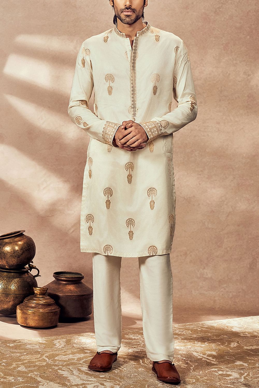 Buy Ivory traveller s palm foil printed kurta set by Masaba at Aashni and Co