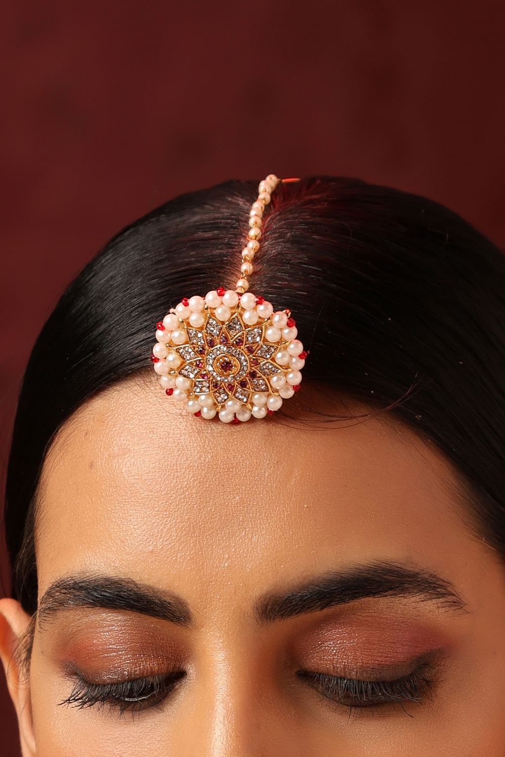 Red kundan maang tikka sales