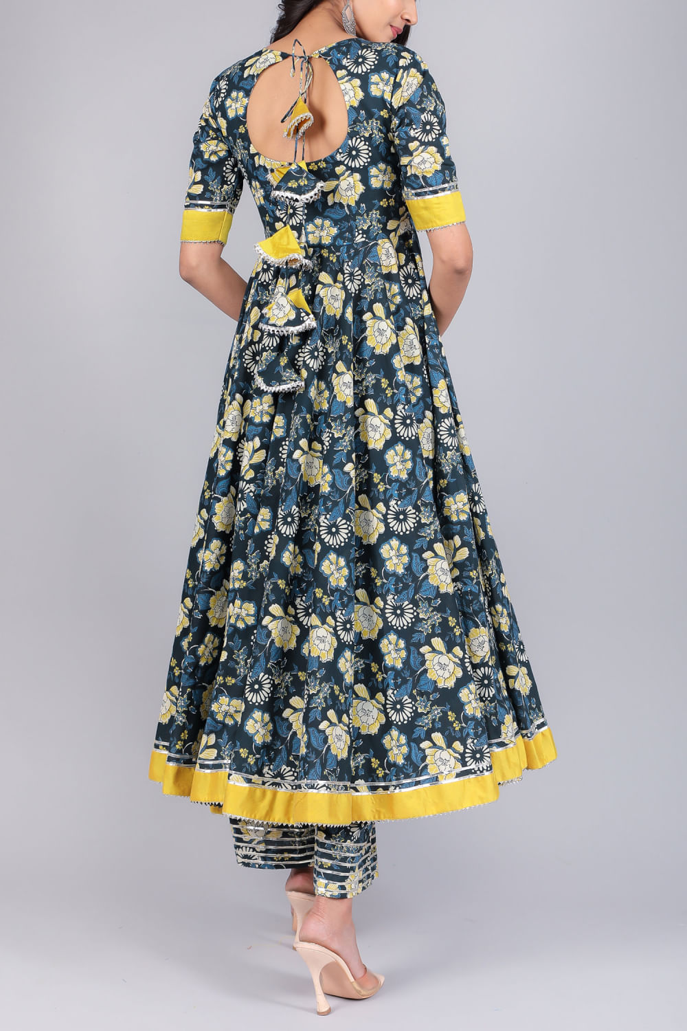 Buy Black floral print anarkali set by Pomcha Jaipur at Aashni and Co