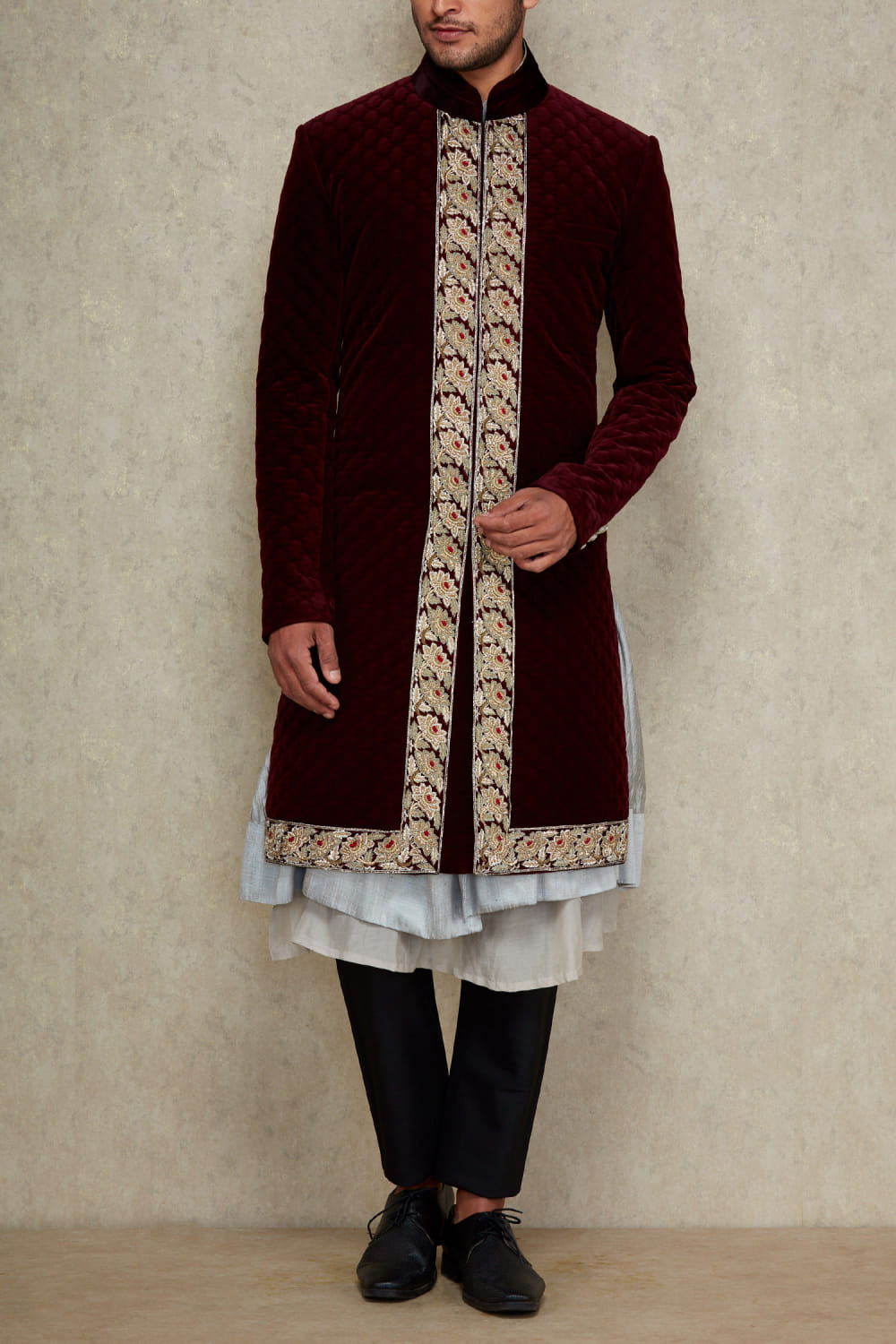 Buy Maroon velvet sherwani set by Manish Malhotra at Aashni and Co