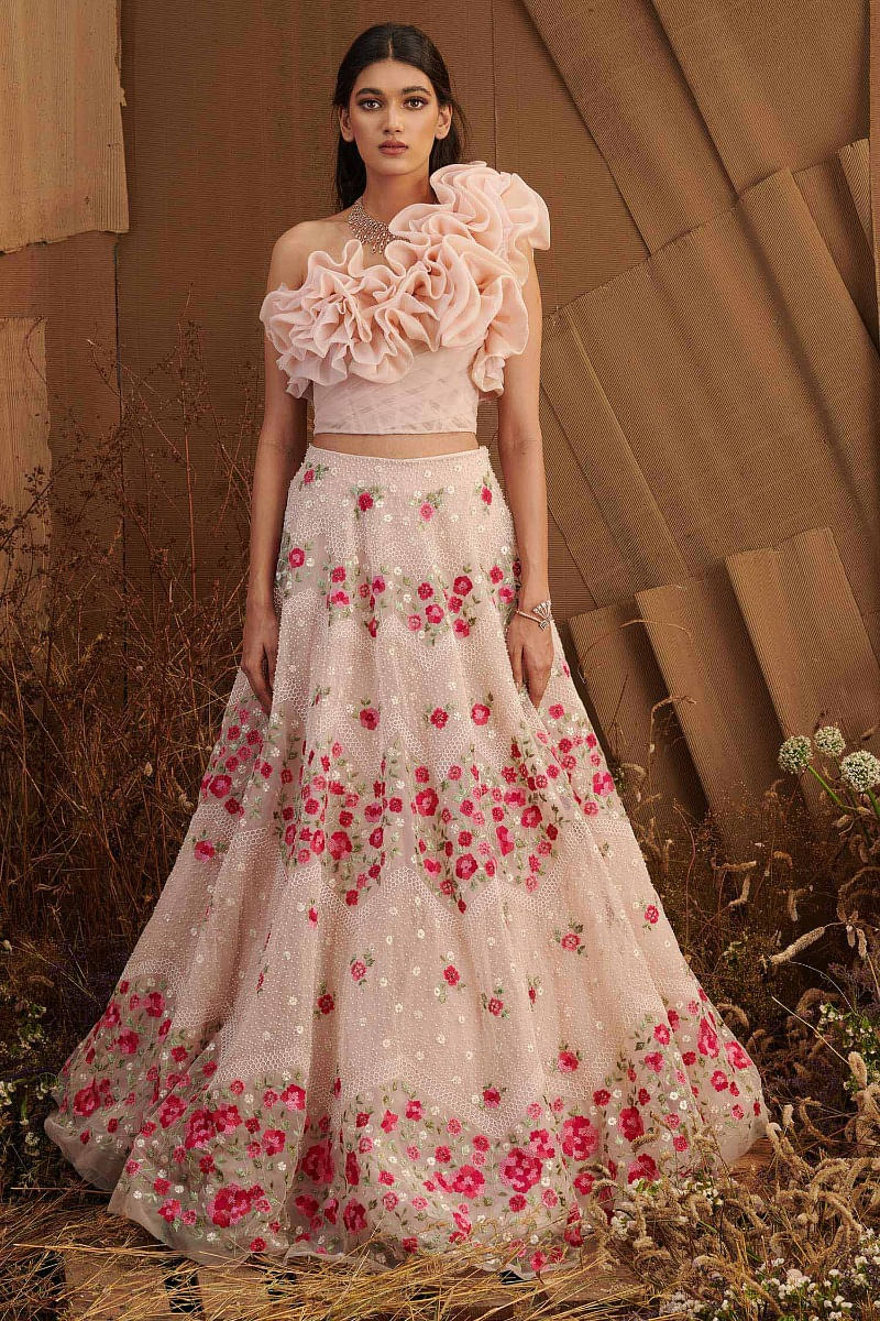 Buy Pink embellished skirt set by Shriya Som at Aashni and Co