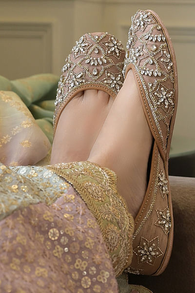 Nude rhinestone and pearl embroidered juttis