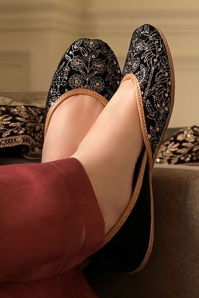 Black floral zari sequin embroidered juttis