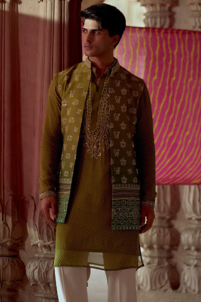 JIVIVA BY Jigvijay & Varsha Green bandhej embroidered bandi set JIVIJUN26D247820