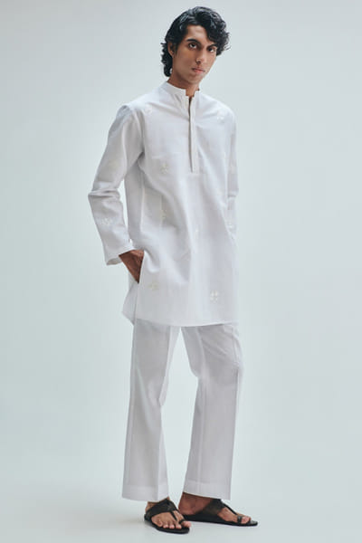 Saphed White embroidered kurta SAPHAUG26D152927