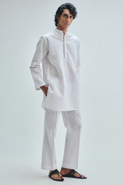 Saphed White embroidered kurta set SAPHAUG26D152929