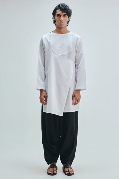 Saphed White angrakha kurta SAPHAUG26D152930
