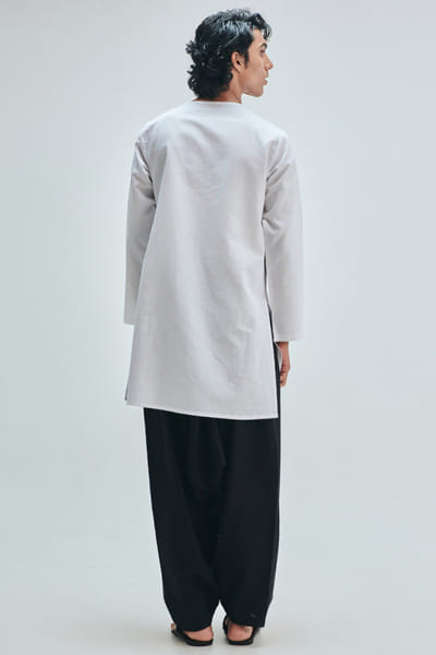 Saphed White angrakha kurta SAPHAUG26D152930
