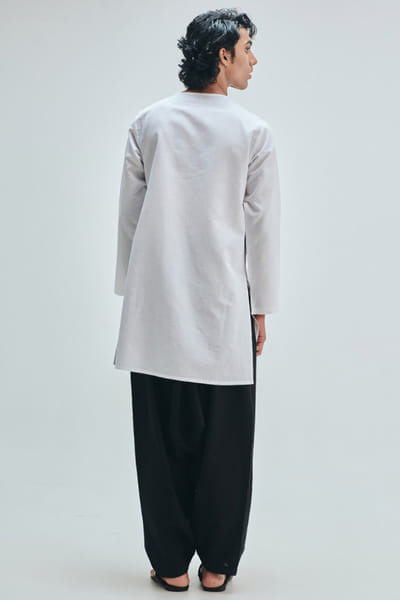 Saphed White angrakha kurta set SAPHAUG26D152931