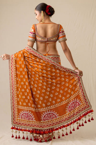 JIVIVA BY Jigvijay & Varsha Orange and red printed bandhej sari set JIVIJUN26D147876