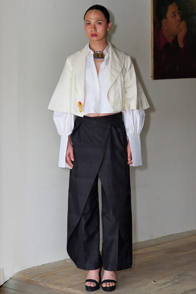 11 Tareng Ivory and black handwoven silk co-ord set 11TAJUL26D148685