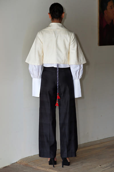 11 Tareng Ivory and black handwoven silk co-ord set 11TAJUL26D148685