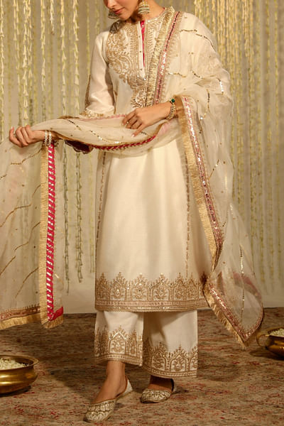 Daisy ivory paisley embroidered kurta set