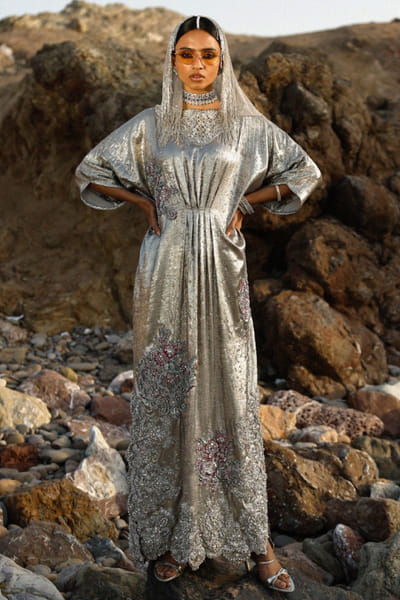 Zainab Chottani Silver floral embroidered scallop kaftan ZAINJUN26D146987