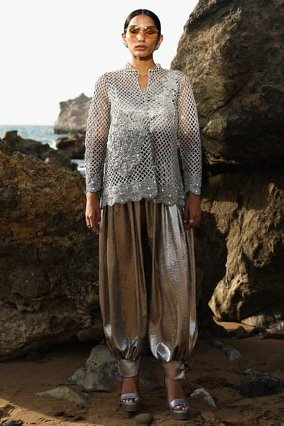 Zainab Chottani Silver floral-lattice embroidered jacket set ZAINJUN26D146986