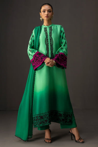 Zainab Chottani Emerald ombre embroidered kurta set ZAINAPR26D142491