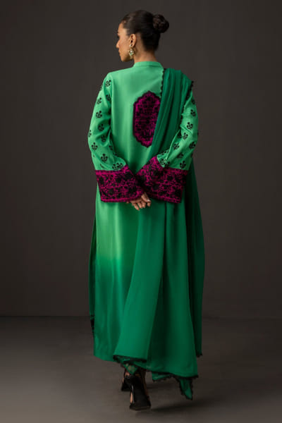 Zainab Chottani Emerald ombre embroidered kurta set ZAINAPR26D142491