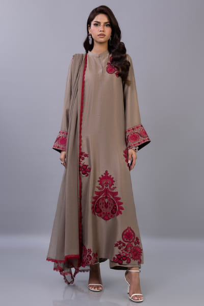 Zainab Chottani Brown embroidered silk kurta set ZAINAPR26D142580