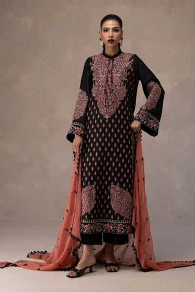 Zainab Chottani Black embroidered long kurta set ZAINAPR26D142570