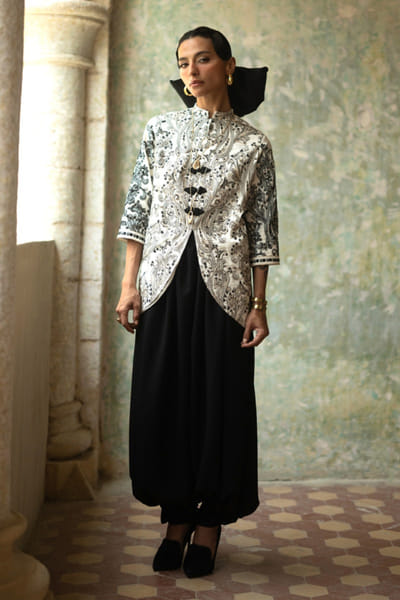Zainab Chottani Ivory and black paisley motif jacket set ZAINJUN26D147461