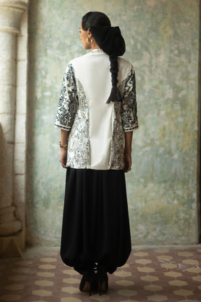 Zainab Chottani Ivory and black paisley motif jacket set ZAINJUN26D147461