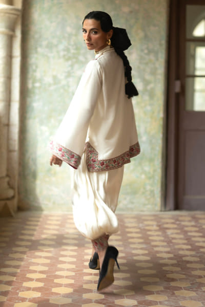Zainab Chottani Ivory floral-paisley embroidered tunic set ZAINJUN26D147459