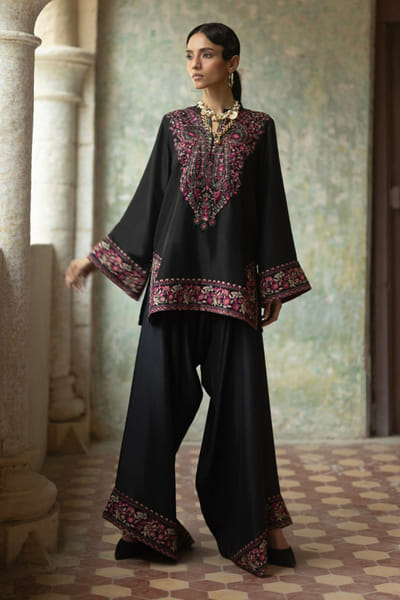 Zainab Chottani Black floral embroidered tunic-palazzo set ZAINJUN26D147458