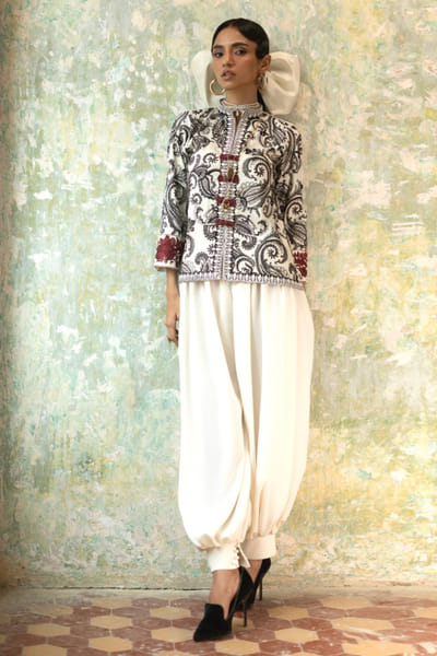 Zainab Chottani Ivory paisley-floral embroidered top set ZAINJUN26D147456