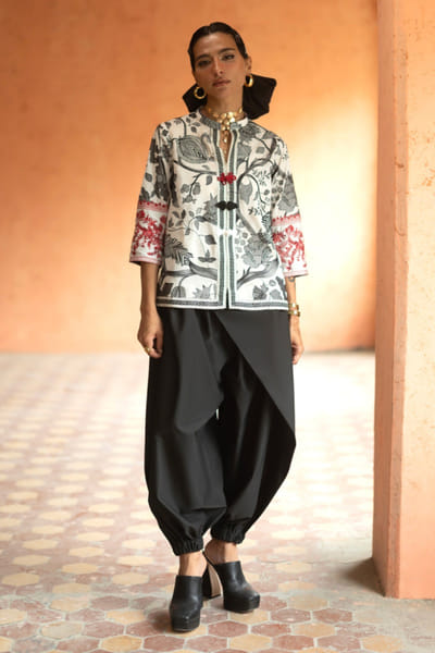 Zainab Chottani Ivory black floral thread embroidered top set ZAINJUN26D147467