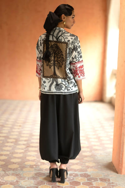 Zainab Chottani Ivory black floral thread embroidered top set ZAINJUN26D147467