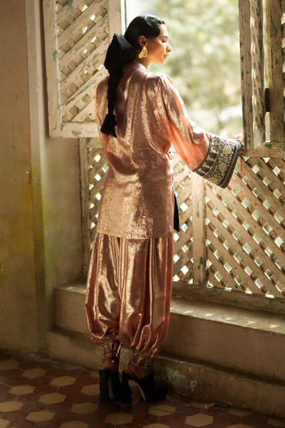 Zainab Chottani Peach black floral embroidered tunic set ZAINJUN26D147466