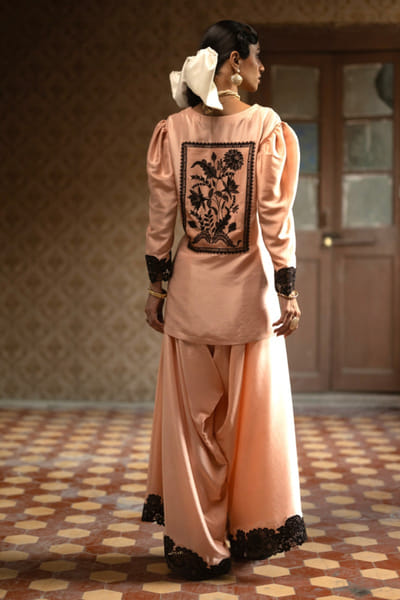 Zainab Chottani Peach lace applique embroidered tunic set ZAINJUN26D147465