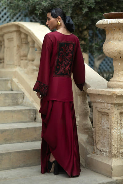 Zainab Chottani Red floral-paisley embroidered tunic-skirt set ZAINJUN26D147464