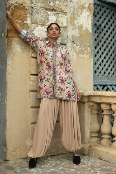 Zainab Chottani Beige floral embroidered tunic set ZAINJUN26D147463