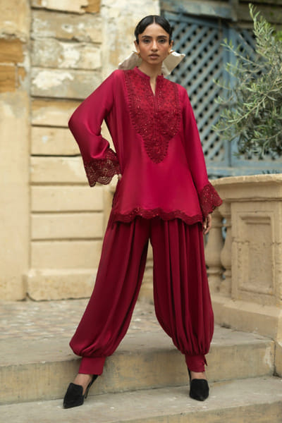 Zainab Chottani Crimson tonal embroidered tunic set ZAINJUN26D147462