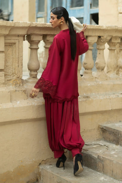 Zainab Chottani Crimson tonal embroidered tunic set ZAINJUN26D147462