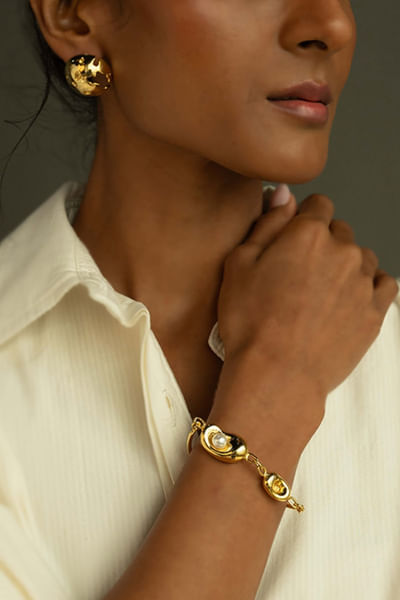 Gold moon textured studs