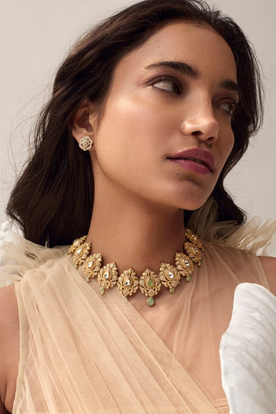 Gold kundan embellished necklace