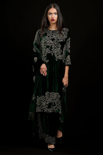 Emerald bead embellished velvet dupatta