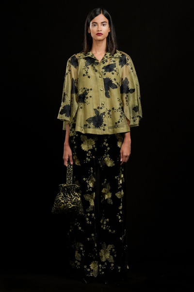 Black floral thread embroidery pants