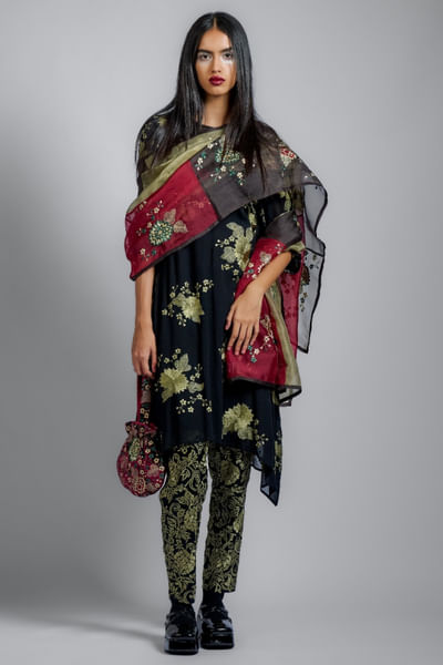 Black floral thread embroidered pant