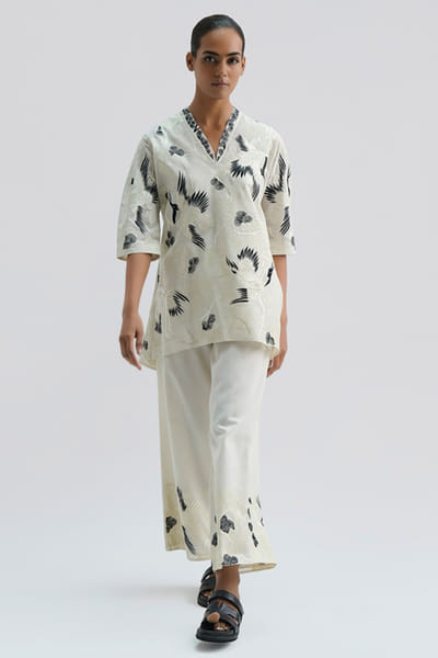 Peachoo Ecru embroidered bird motif pants PEACJUL26D149885