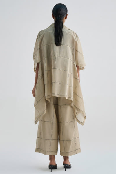 Peachoo Light beige contrast hand stitched cape PEACJUL26D250966