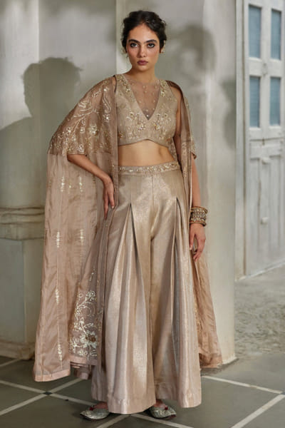 Chanterelle embroidered cape set