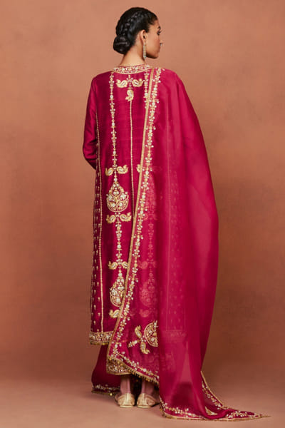 Sue Mue Deep red zari embroidered kurta set SUEDEC25D134031