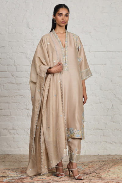 Sue Mue Beige floral sequin embroidered kurta set SUEMJUN26D148043