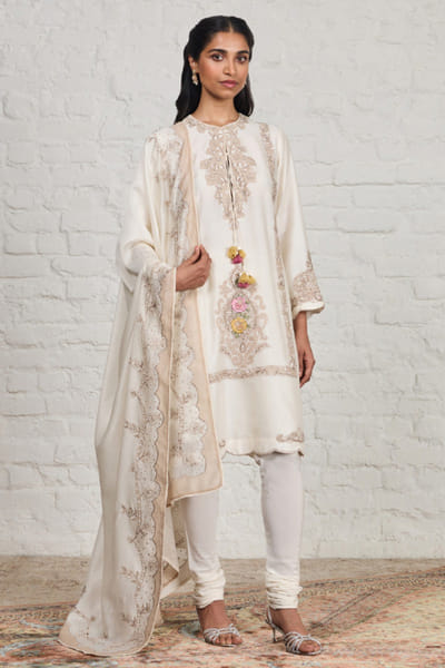 Sue Mue Off-white floral sequin embroidered kurta set SUEMJUN26D148047