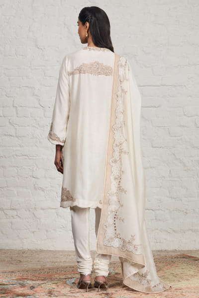 Sue Mue Off-white floral sequin embroidered kurta set SUEMJUN26D148047