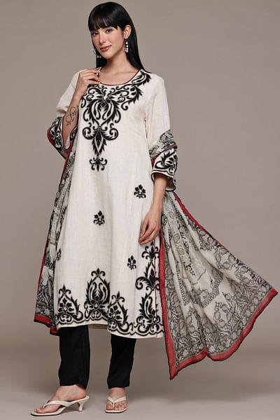 Ecru embroidered kurta set